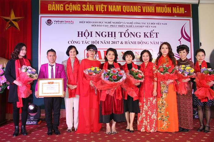 Hội Đào tạo phát triển Nghề làm Đẹp tổ chức Gala Xuân 2018